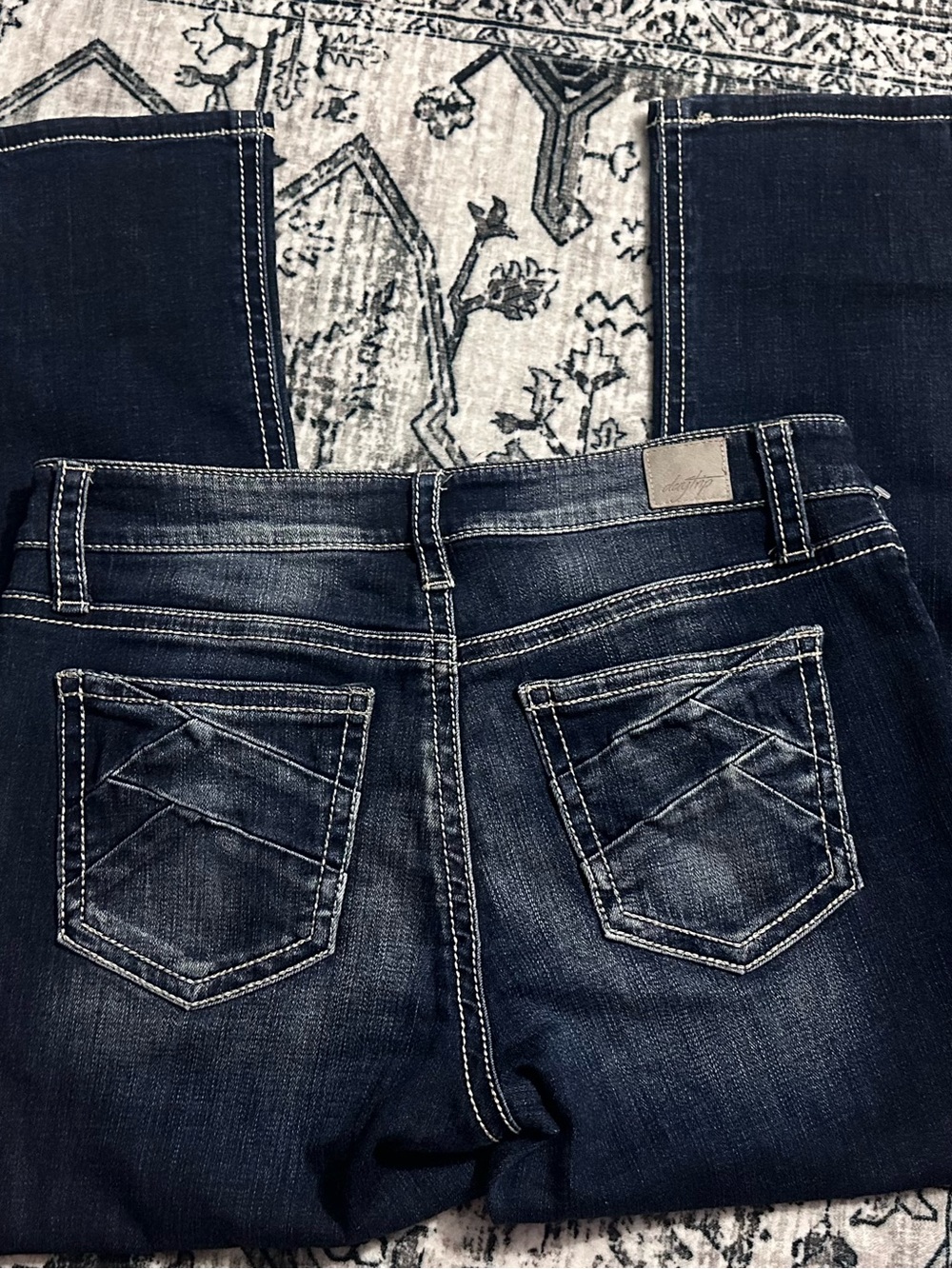 Daytrip Dark Blue Cropped Jeans with Contrast Stitching